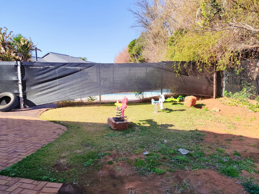 4 Bedroom Property for Sale in Flamwood North West